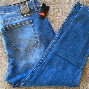LuLaRoe Skinny Fit Denim BNWT! 💖🎉😍
